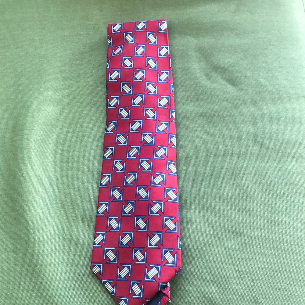 Men’s red tie
